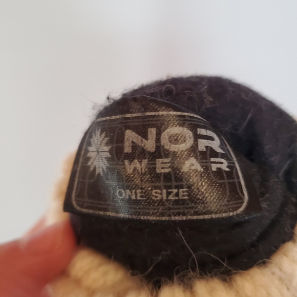 Norwear Cream and Gray Knit Gloves - Picture 4 of 7